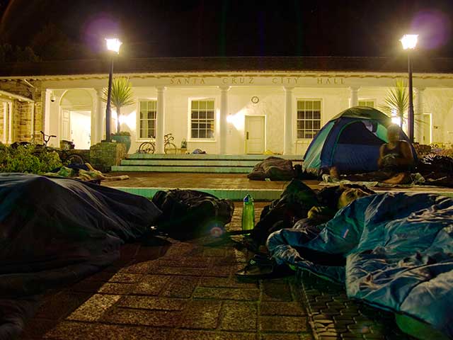 homeless-santa-cruz-city-hall_8-16-07.jpg 
