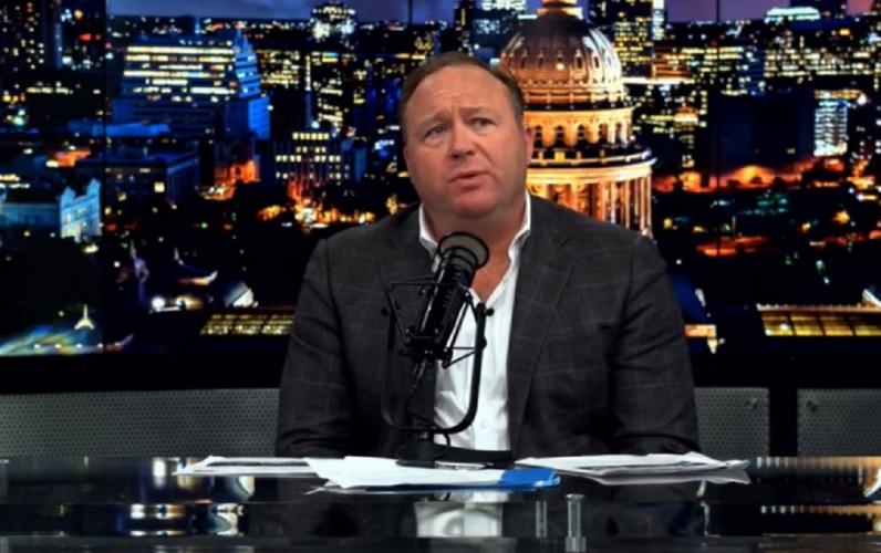 sm_alex-jones-via-infowars-screengrab.jpg 