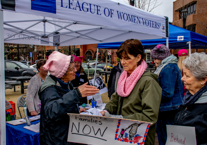 sm_sr_women_lwv.jpg 