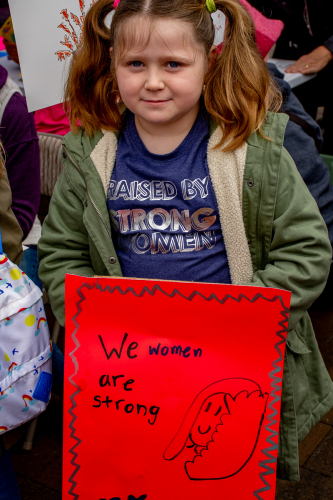 sm_sr_women_s_child_with_sign.jpg 