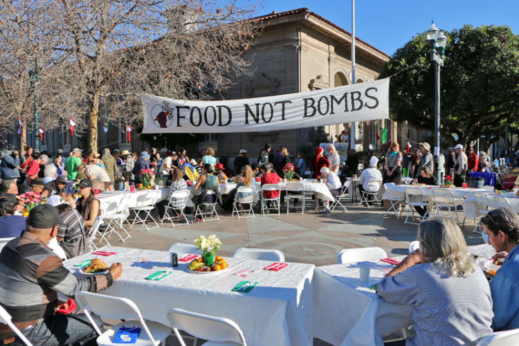 sm_food-not-bombs-santa-cruz-2013-2.jpg 