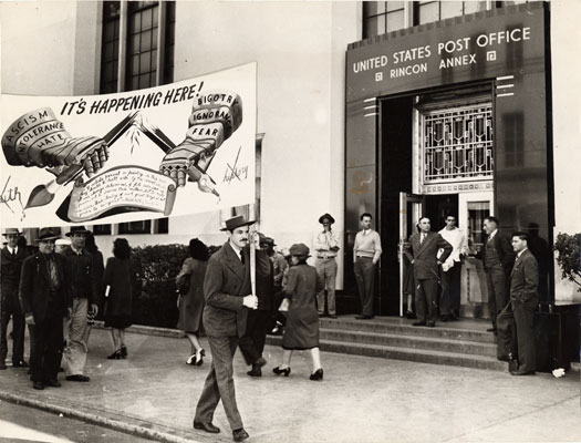 ilwu_cio_protest_censorship._cover-up_of_rincon_mural.jpg 