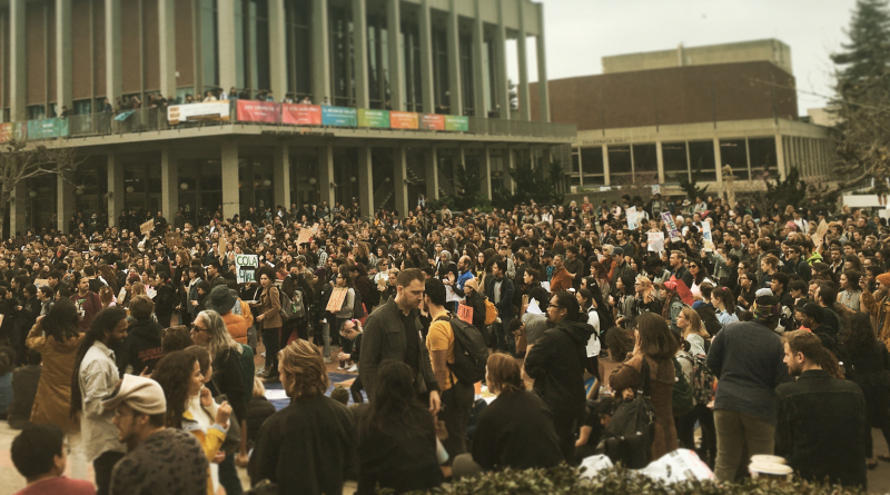 sm_huge-turnout-uc-berkeley-march-5-2020.jpg 