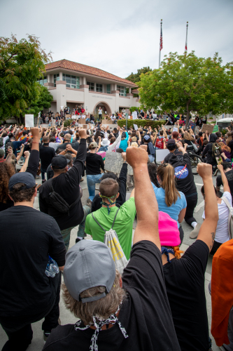 sm_santa_cruz_george_floyd_march_-_34_kneel_police_department.jpg 