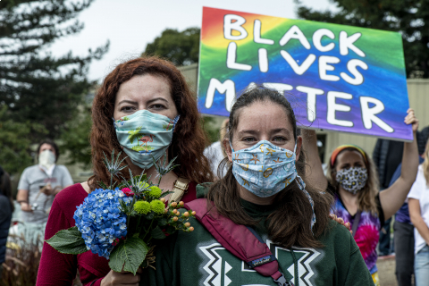 480_stephanie_mohan_flowerstest_against_racial_profiling_in_tiburondsc_2282.jpg