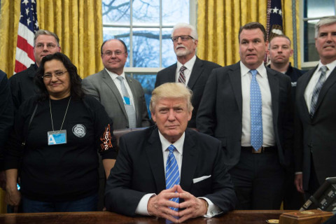 480_trump_with_union_bureaucrats_in_white_house.jpg
