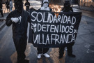 Banner: "SOLIDARIDAD CON LOS DETENIDOS DE VILLA FRANCIA". Photo by Sin rvmbo, posted to Informative Anarquista.