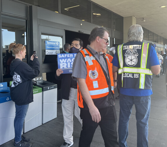 UAL IBT 856 Mechanics & AFA Flight Attendants Rallied For A Contract