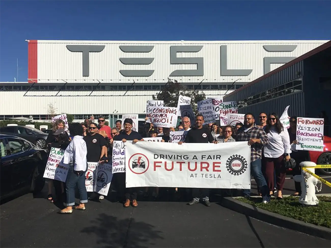 sm_tesla_uaw_workers_protest.webp