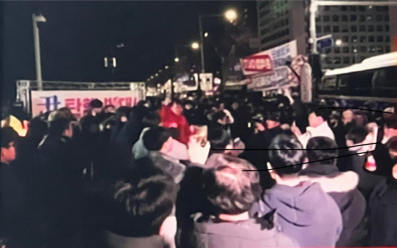 Tens Of Thousands Surrounded Korean Parliament To Oppose Martial Law