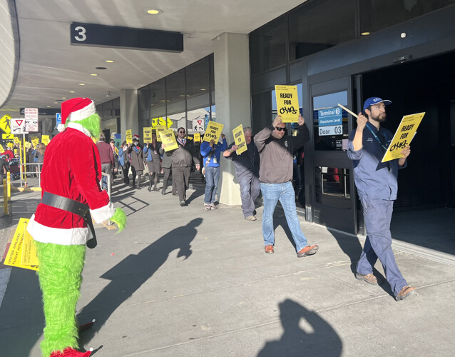 sm_afa_cwa_sfo_picket_12-19-24.jpg